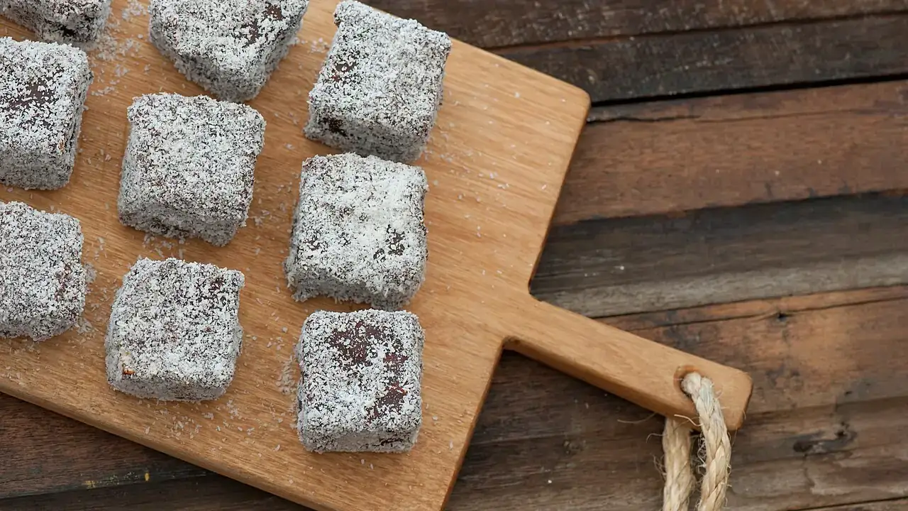 Lamingtons in rows